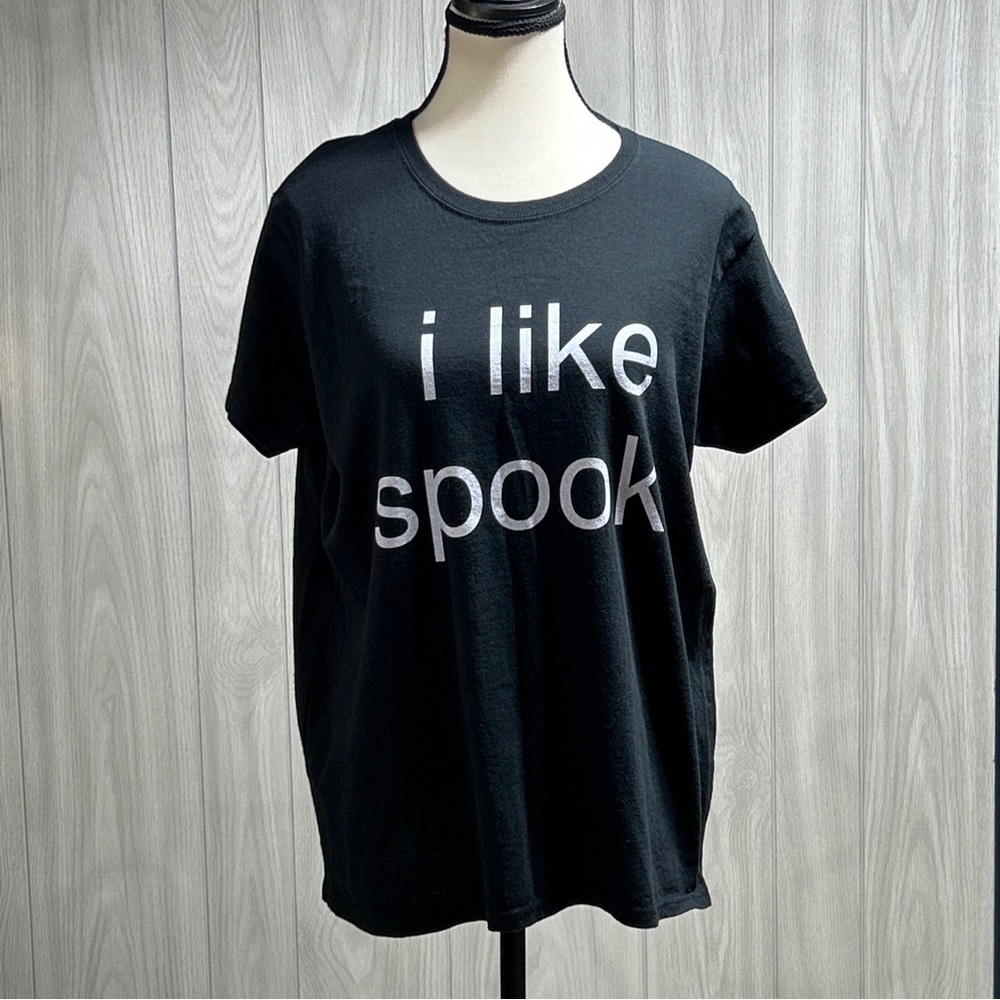 Gildan Black Short Sleeve Shirt Size Large “I Like Spook”